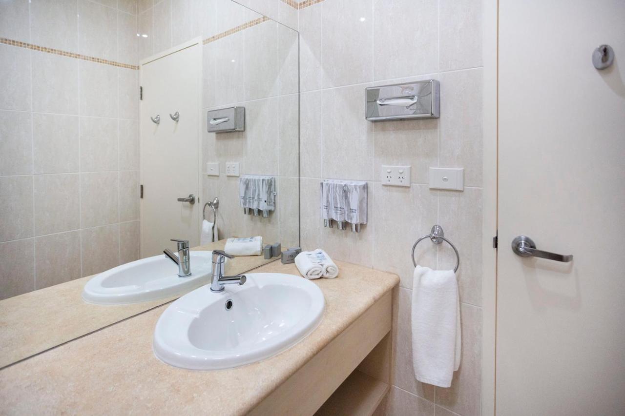 Hawkesbury Race Club Motel Windsor Buitenkant foto Bathroom